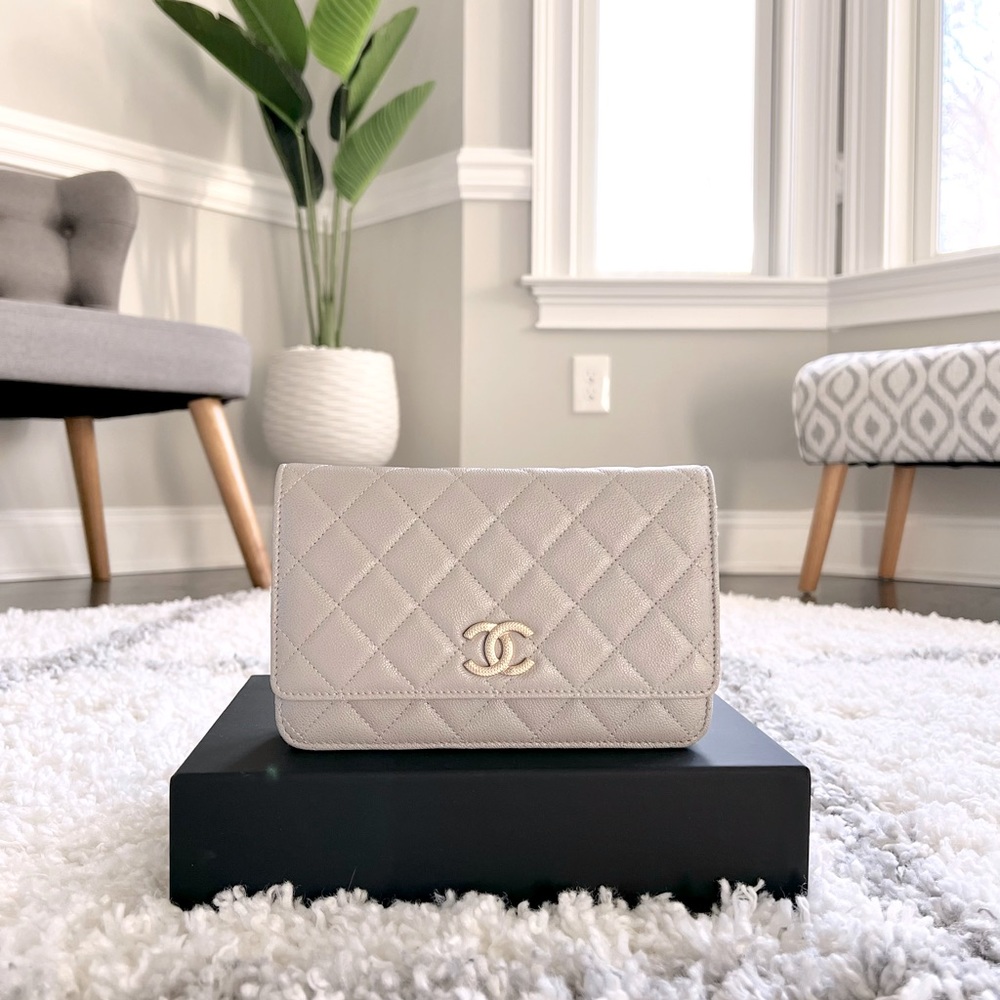 CHANEL 22B Light Grey Caviar Wallet on Chain Light Gold Champagne Hardware 💕